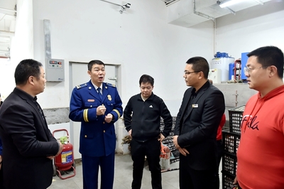 新疆昌吉15個消防檢查組集中開展夜查行動，筑牢消防安全防線